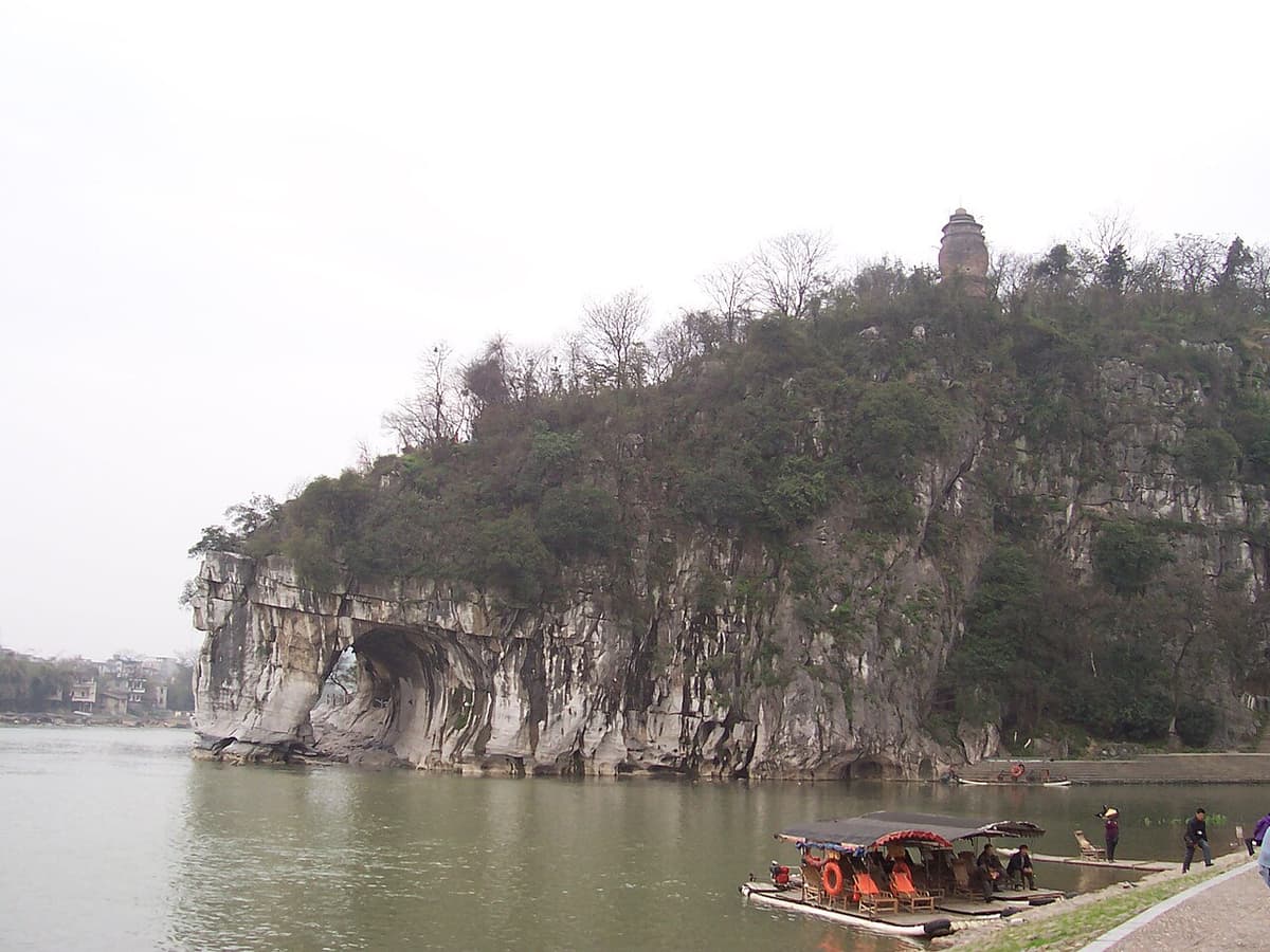 【Dipinto di paesaggi】Guilin Yangshuo 4 Giorni 3 Notti·Crociera 4 Stelle sul Fiume Li+Zattera di Bambù sul Fiume Yulong+Esplorazione Libera di West Street